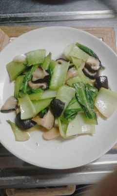 青梗菜とシイタケの炒め物