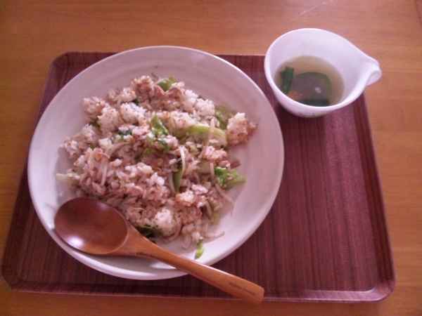 レタスチャーハンとにら玉スープ