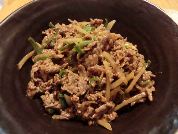 牛肉とピーマンの細切り炒め（チンジャオロース風）