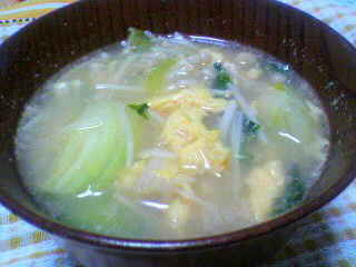 青梗菜とふわふわ卵のスープ