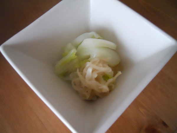白菜と切干大根の上品な味の煮物